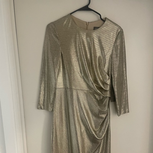 Beautiful gold dress! - Picture 1 of 6